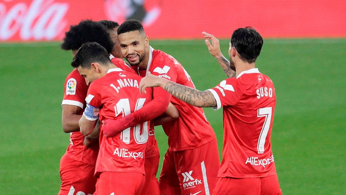 Los jugadores del Sevilla celebran un gol. (EFE)