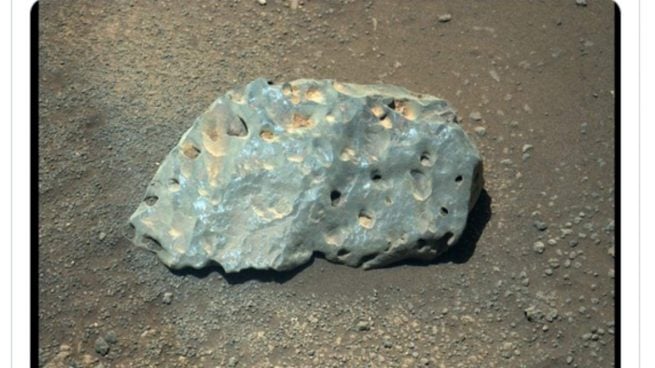 ¿Qué es el raro hallazgo de una roca verde en Marte?