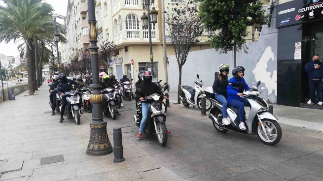 Caravana de musulmanes en Ceuta.