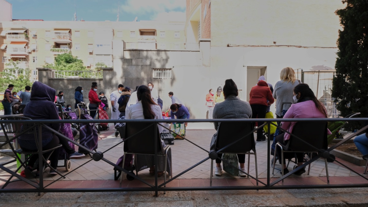 Entrega de alimentos de la Fundación Madrina a madres con bebés en situación vulnerable. (Foto: EP)