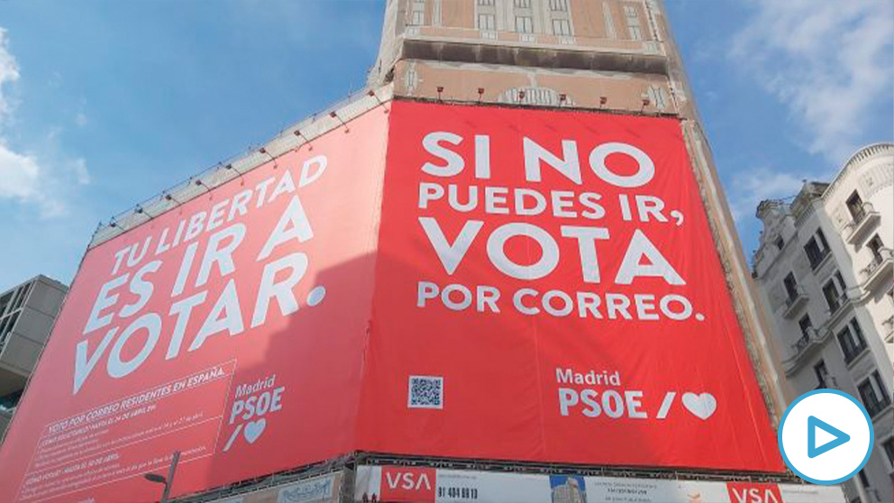 Nueva lona del PSOE en Callao.