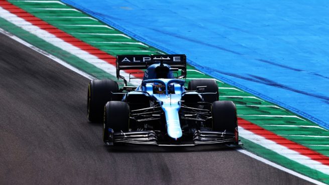 Hamilton se lleva la pole y Sainz y Alonso tendrán que remontar