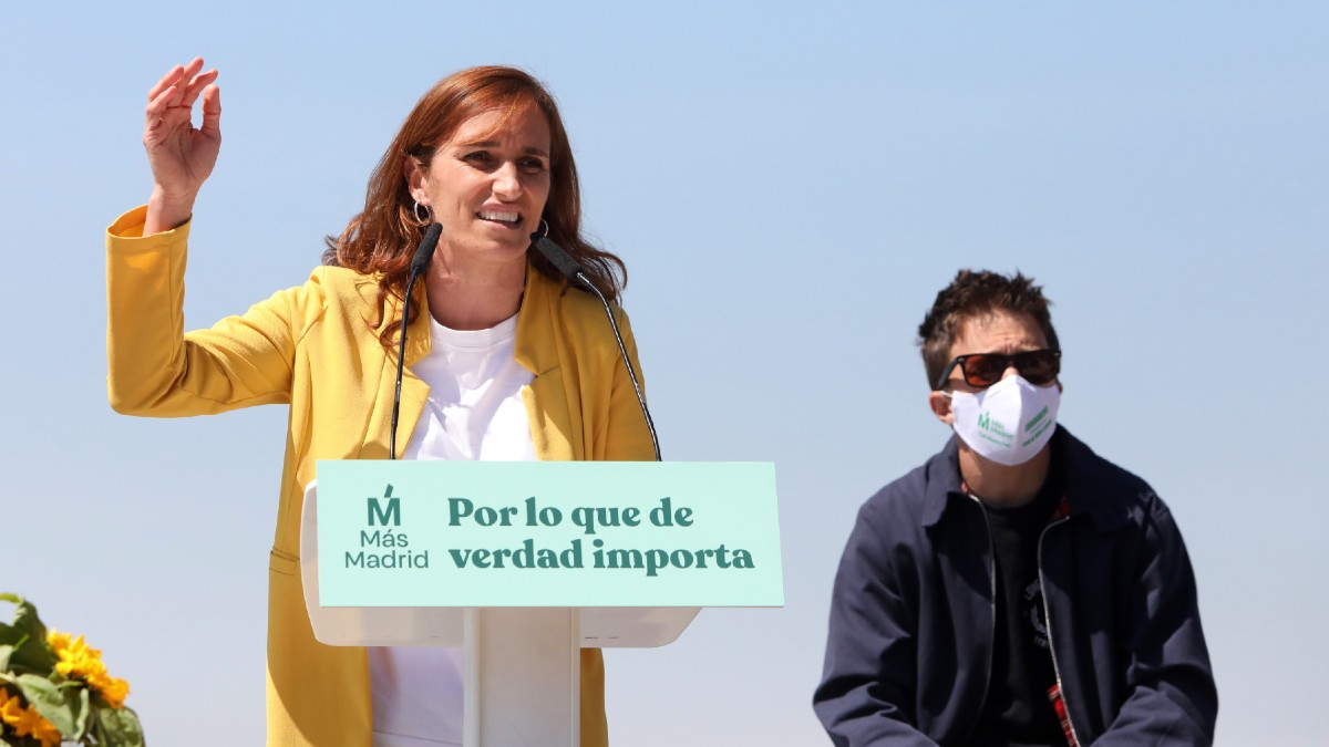 La candidata de Más Madrid a la Presidencia de la Comunidad de Madrid, Mónica García (i), y el líder de Más País, Íñigo Errejón (d), durante un mitin. (Foto: Europa Press)