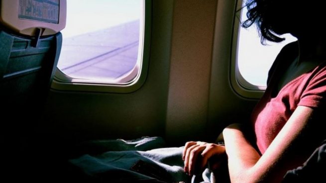 Así es cómo te puedes quedar durmiendo en un avión en minutos