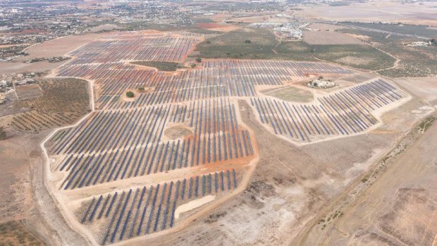Planta fotovoltaica de Opdenergy en Alcalá De Guadaira (Sevilla). opdenergy mayoral ropa infantil antin opa