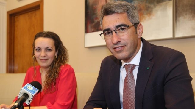 El PP de Málaga pide la dimisión del alcalde socialista de Benalmádena por presunto delito electoral