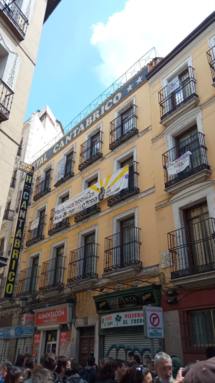 Un colectivo okupa apoyado por Podemos monta una guardería en el centro de Madrid
