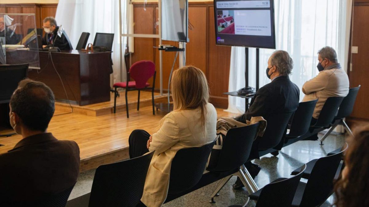Los acusados, en la Audiencia Provincial de Sevilla (María José López / Europa Press).
