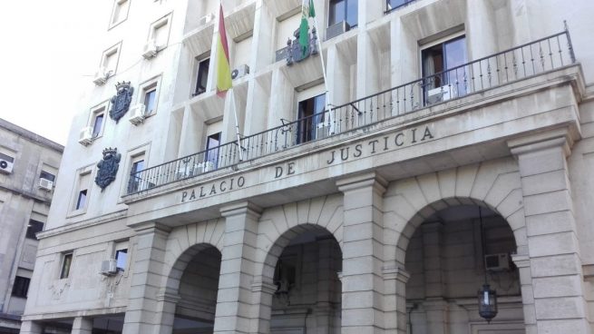 La manada francesa que violó a dos menores en Sevilla será expulsada de España y no pasará por prisión