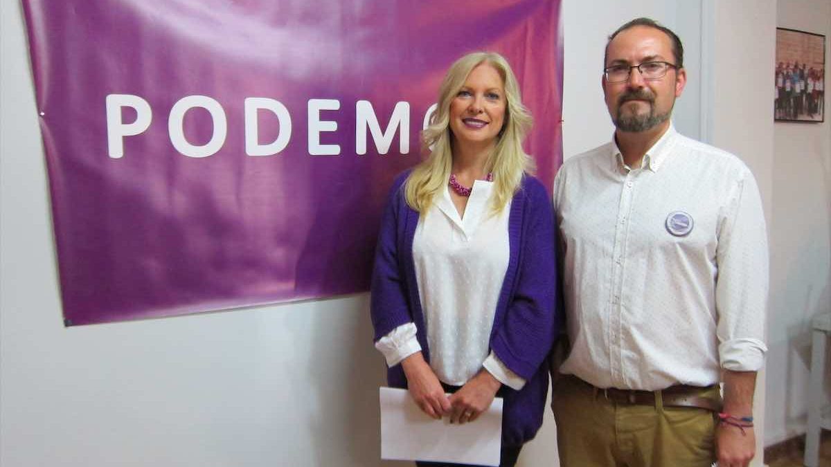 Los concejales de Podemos en el Ayuntamiento de Córdoba, Cristina Pedrajas y Juán Alcántara (Europa Press).