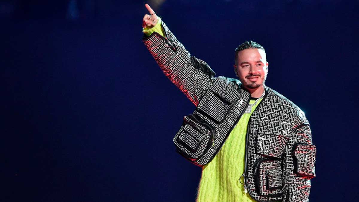 J Balvin durante un concierto. Foto: AFP