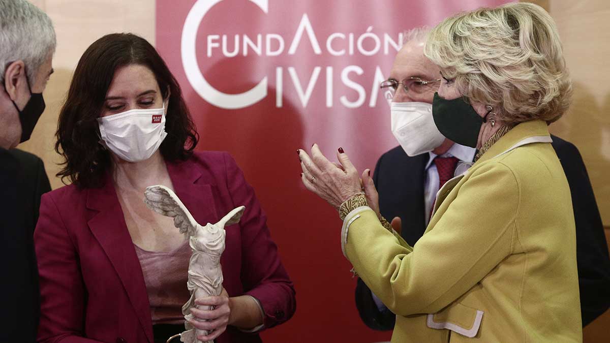 La presidenta de la Comunidad de Madrid, Isabel Díaz Ayuso y la ex presidenta Esperanza Aguirre