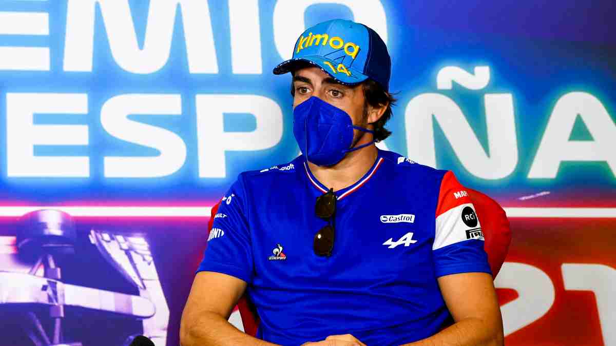 Fernando Alonso en una rueda de prensa. (AFP)