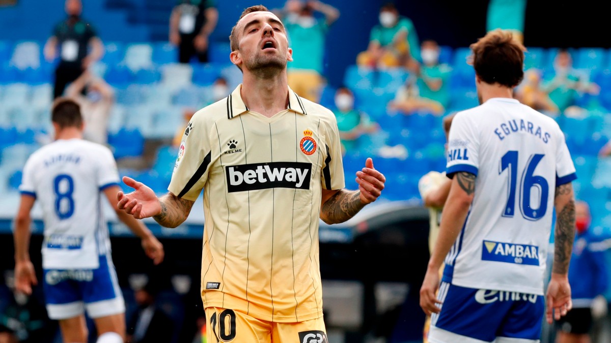 Darder se lamenta en el Zaragoza-Espanyol. (EFE)