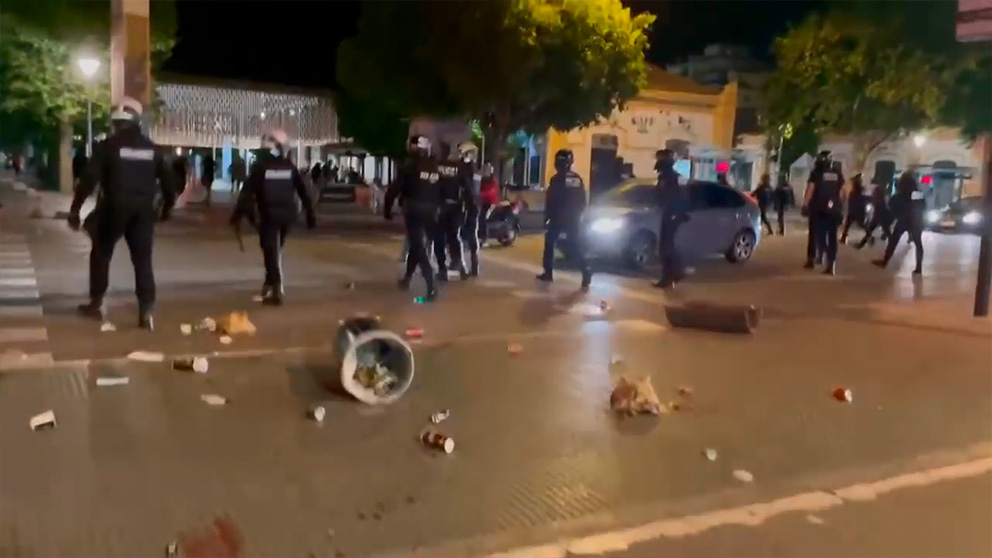 Cuatro policías heridos y 16 detenidos en una protesta contra Armengol en Palma por mantener el toque de queda