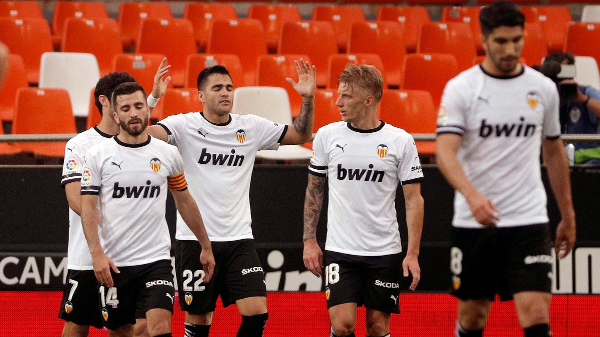 Maxi Gómez celebra uno de sus goles ante el Valladolid. (EFE)