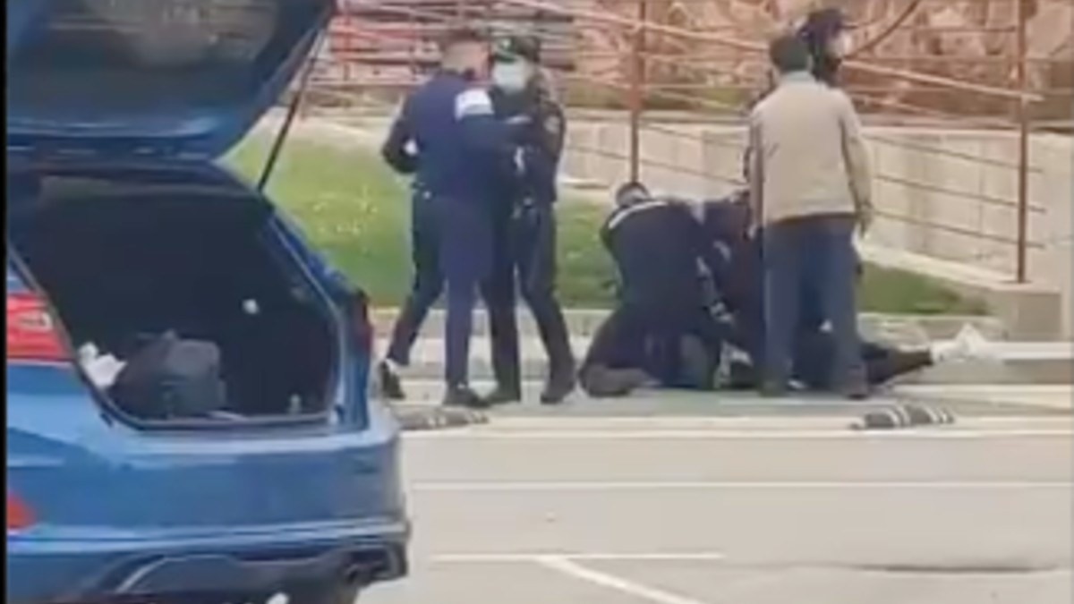 La Policía detiene al hermano de un jugador del Numancia tras enfrentarse a unos aficionados.
