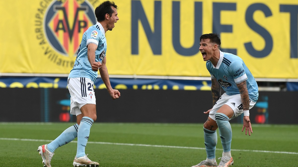 Solari y Santi Mina celebran el gol del primero ante el Villarreal. (Getty)