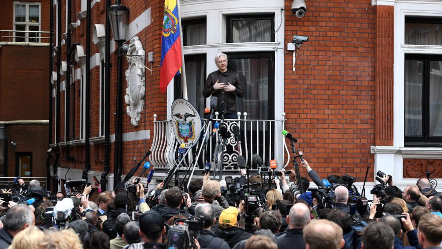 Julian Assange durante su estancia en la Embajada de Ecuador en Londres.