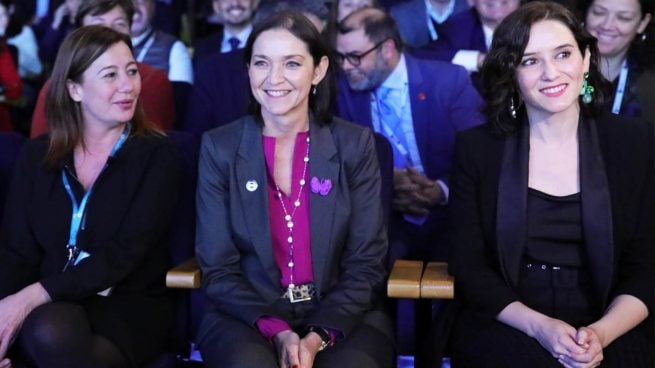 Francina Armengol e Isabel Díaz Ayuso con Reyes Maroto entre ambas (Foto: EP)