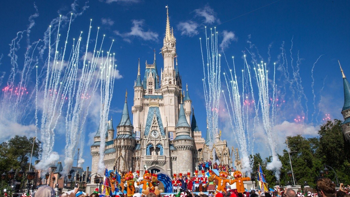 Disneyland como centro de vacunación contra el coronavirus