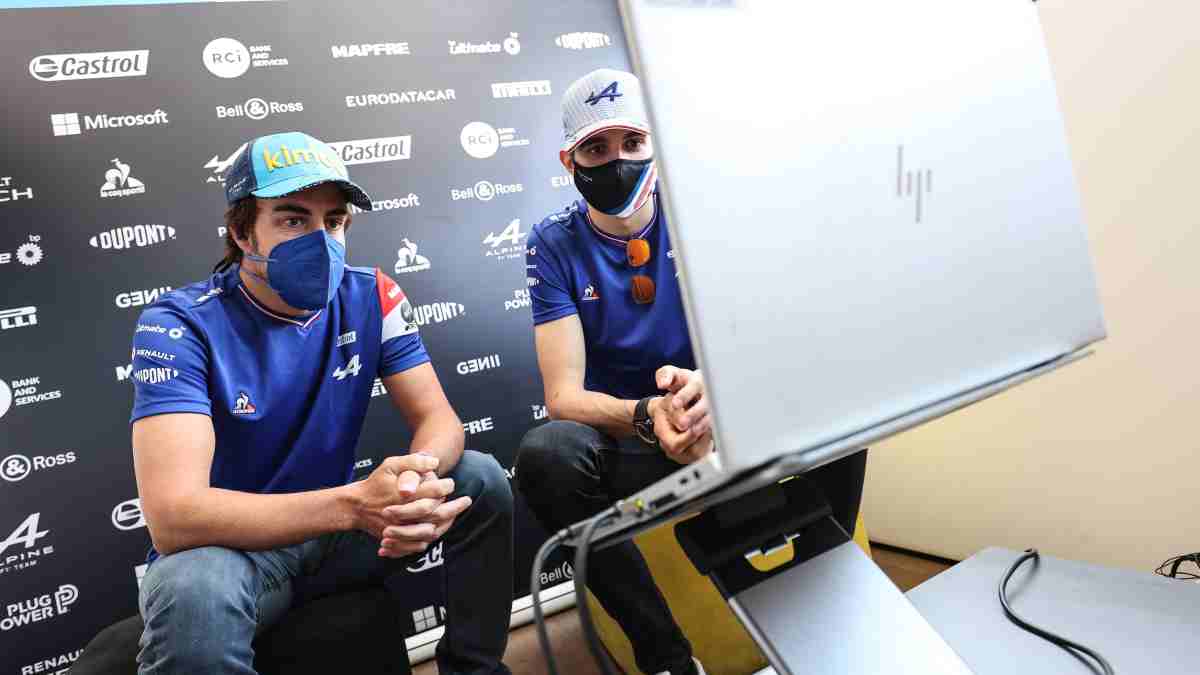 Fernando Alonso y Esteban Ocon. (@AlpineF1Team)