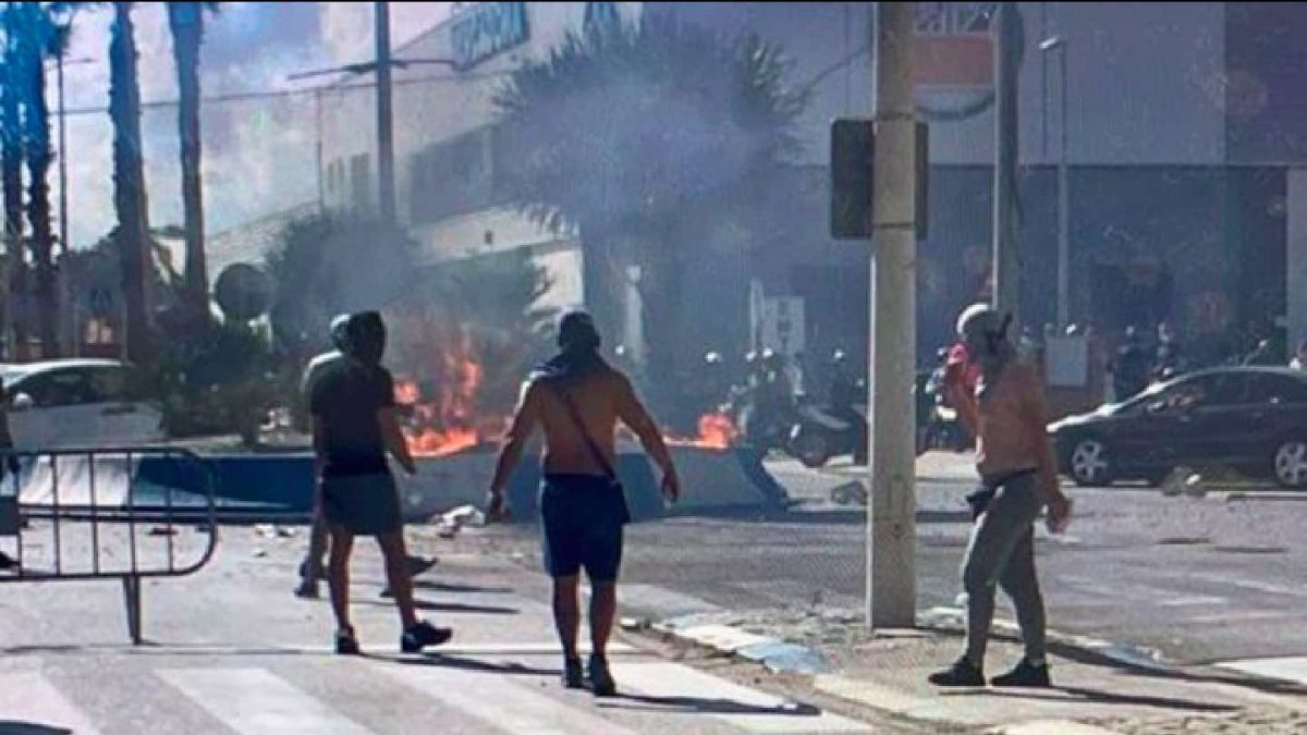 Disturbios en La Línea de la Concepción (Cádiz) tras la muerte de dos narcos.