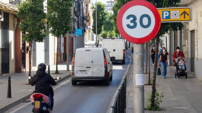 ¿Cómo afectará la nueva limitación de velocidad dentro de las ciudades a mi póliza del coche?