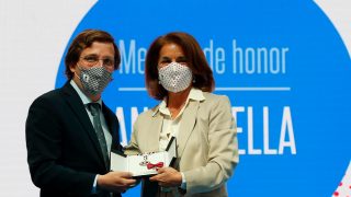 Ana Botella recibe la medalla de la Comunidad de Madrid