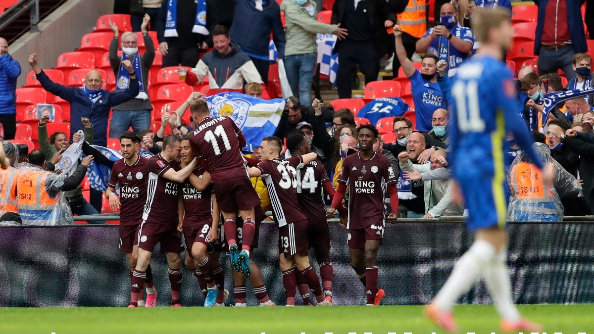 Los jugadores del Leicester celebran el gol ante el Chelsea en la final de la FA Cup. (Getty)