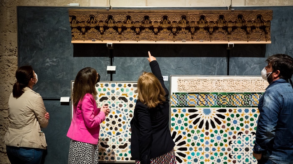 Exposición del arrocabe nazarí recuperado de la Torre de las Damas. en la Alhambra – JUNTA DE ANDALUCÍA