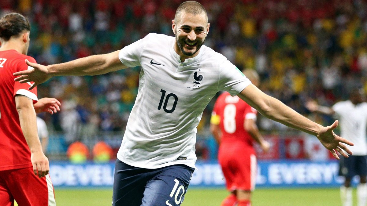 Benzema celebra un gol con Francia en el Mundial de Brasil. (Getty)