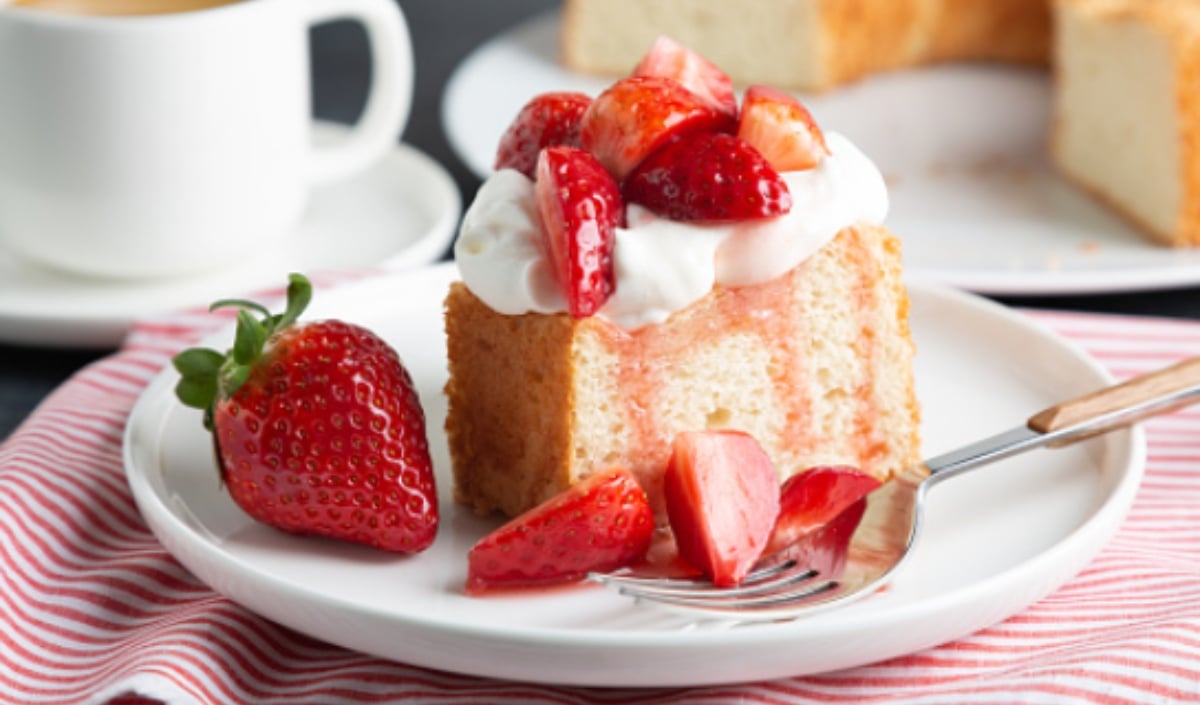 5 recetas de bizcocho con fresas fáciles de preparar y deliciosas