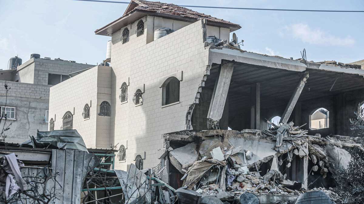 Un edificio residencial destruido por los bombardeos israelíes sobre Gaza. Foto: EP