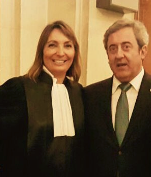 Hélène Davo y el fiscal Javier Zaragoza en París.