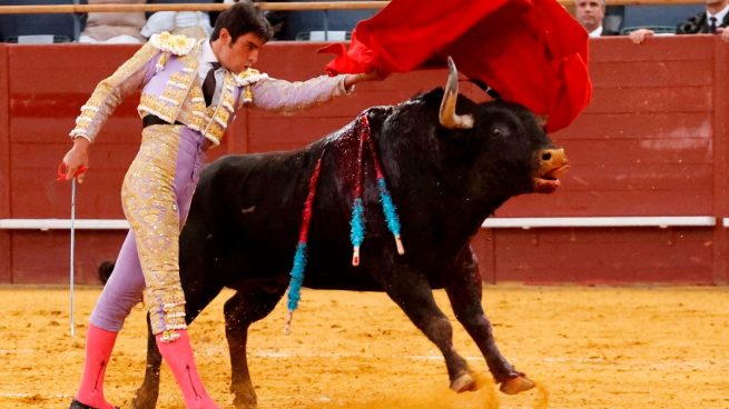 Perera y Ureña cortan una oreja cada uno en una séptima de San Isidro con toros desiguales