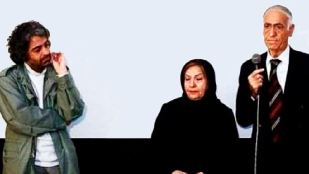El director de cine iraní Babak Khorramdin y sus padres.