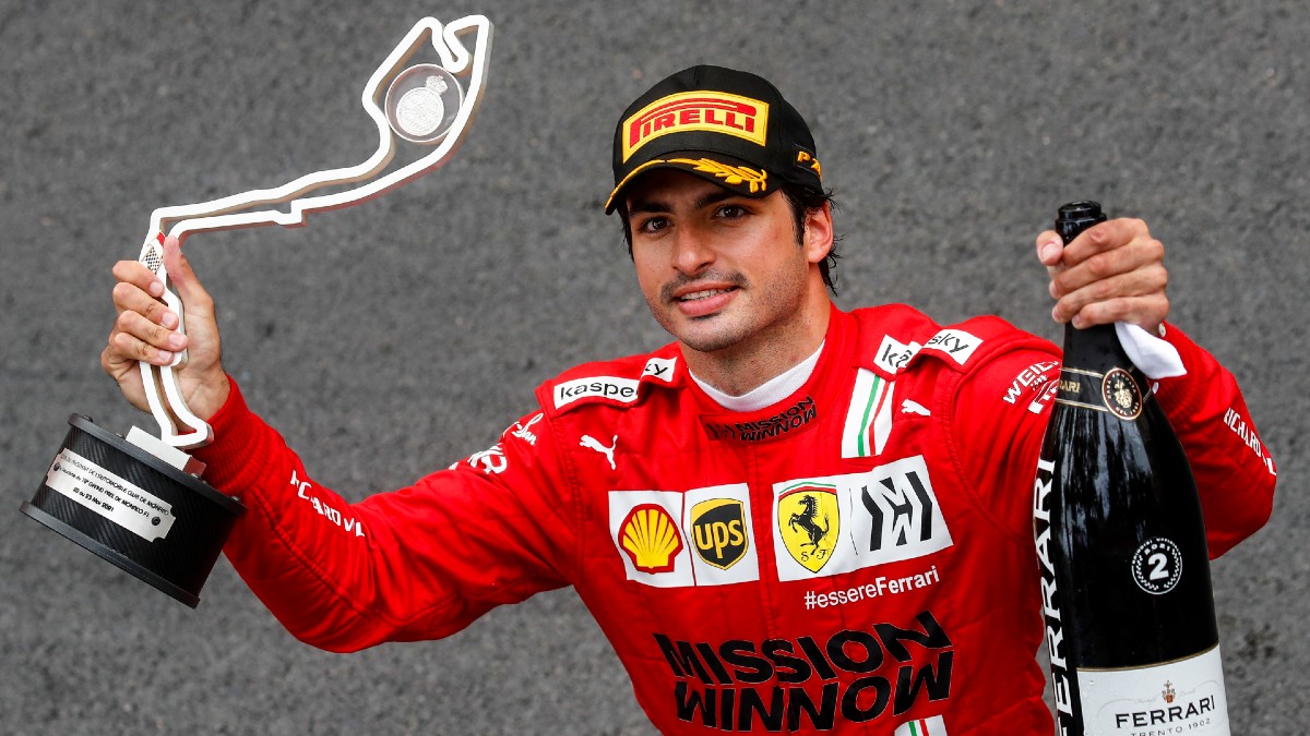 Carlos Sainz, en el podio del Gran Premio de Mónaco. (AFP)