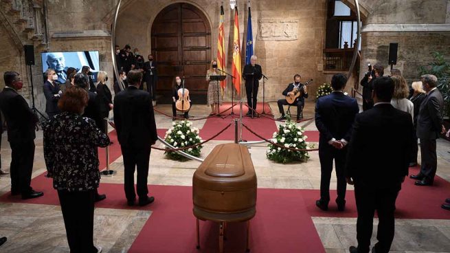 La Comunidad Valenciana da un «último abrazo» a Francisco Brines: «Un maestro de poesía y vida»