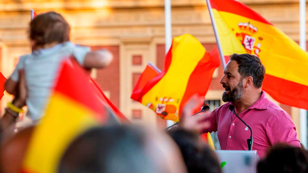El presidente de VOX, Santiago Abascal, durante su participación en un acto publico de su partido «defensa de las fronteras» este domingo frente al Palacio de San Telmo de Sevilla.