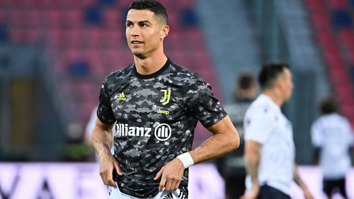 Cristiano Ronaldo saltó a calentar pero no jugó ni un minuto en el encuentro ante el Bolonia (AFP)