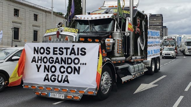 Miles de regantes y agricultores se manifiestan en Madrid por los recortes de Tajo-Segura