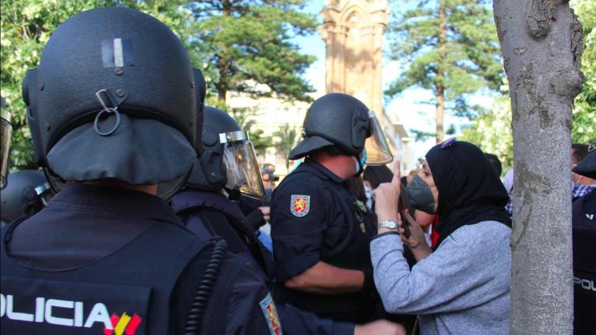 Intervención policial contra disturbios en Ceuta (Europa Press).