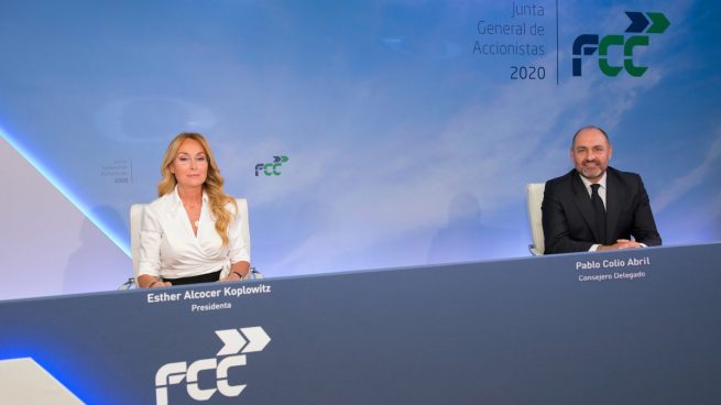 La presidenta de FCC, Esther Alcocer Koplowitz, y su consejero delegado, Pablo Colio, ante la junta de accionistas del grupo de 2020, celebrada de forma telemática