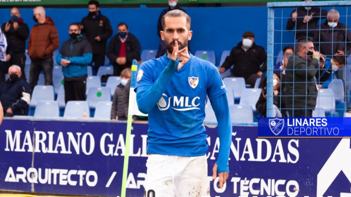 Fran Carnicer, en una imagen compartida por el Linares.