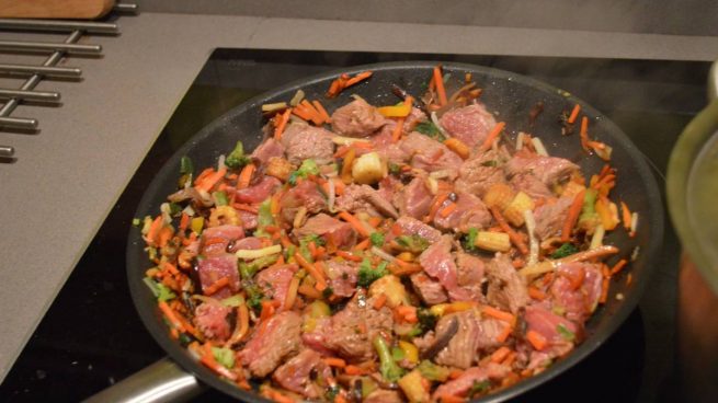 Carne en wok