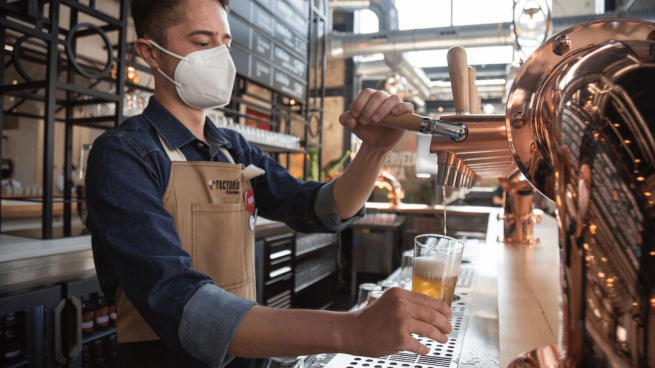 HEINEKEN abre la Factoría Cruzcampo: un espacio para impulsar el empleo y el talento de los jóvenes