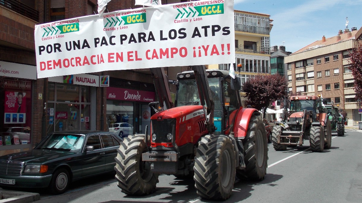 Tractores por el centro de Ávila