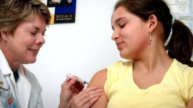 Detectados problemas cardíacos en adolescentes y jóvenes al recibir la vacuna contra la Covid-19