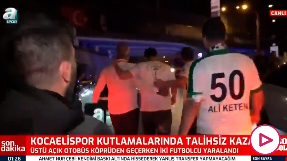 Pudo acabar en tragedia: dos jugadores heridos en Turquía en la celebración por el ascenso tras un accidente en el autobús.